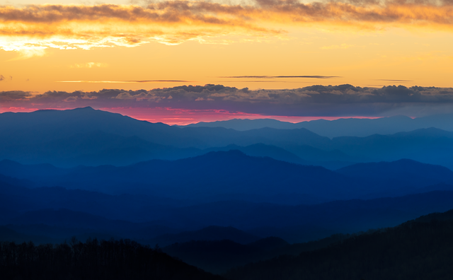 Smoky Mountain Computer Help logo with sunset over mountain ridges